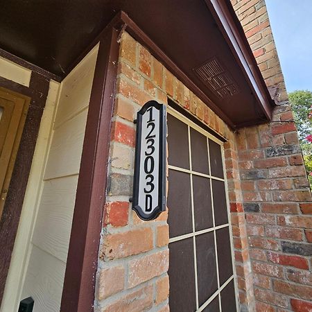 Centrally Located Houston Retreat! Sleeps 8, 10 Min To Downtown, Free Parking Екстериор снимка