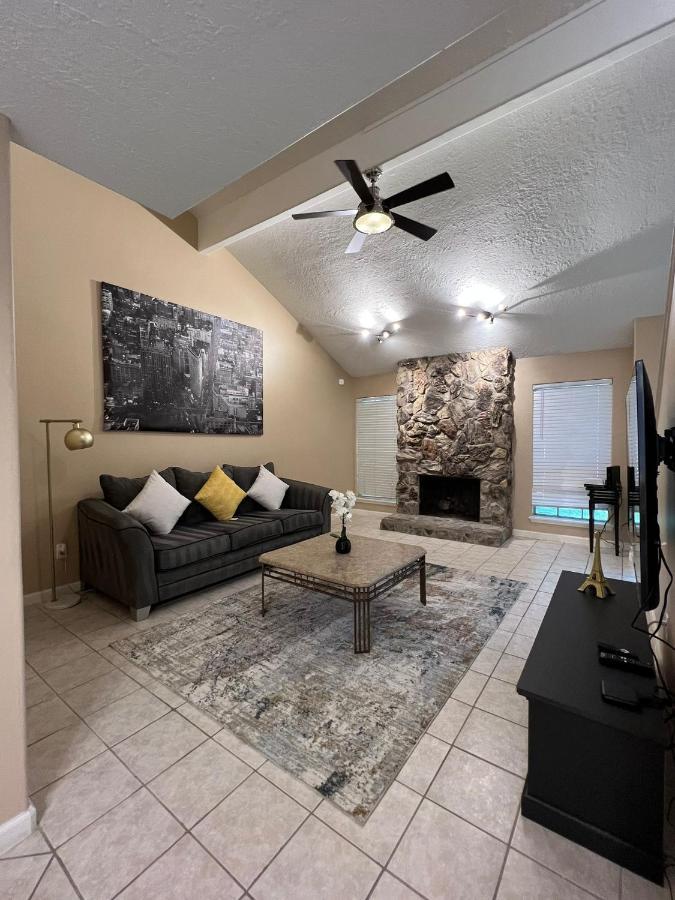 Centrally Located Houston Retreat! Sleeps 8, 10 Min To Downtown, Free Parking Екстериор снимка