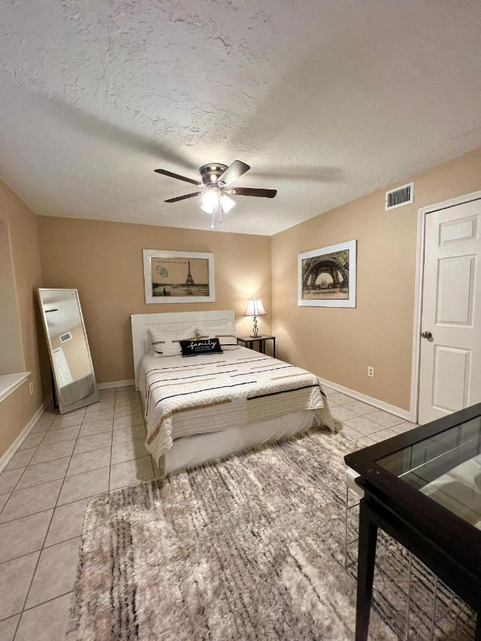 Centrally Located Houston Retreat! Sleeps 8, 10 Min To Downtown, Free Parking Екстериор снимка