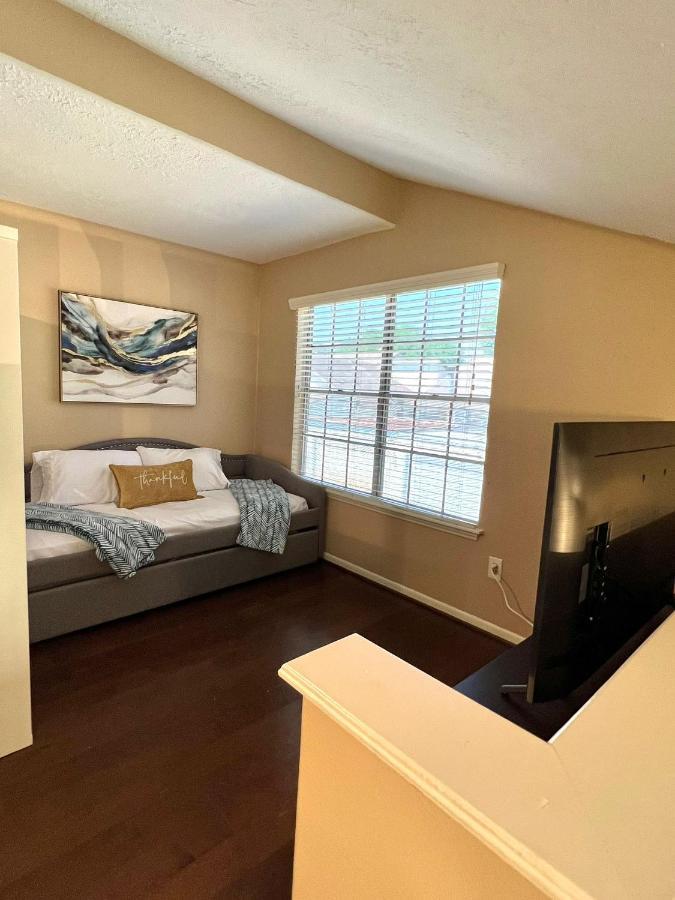 Centrally Located Houston Retreat! Sleeps 8, 10 Min To Downtown, Free Parking Екстериор снимка