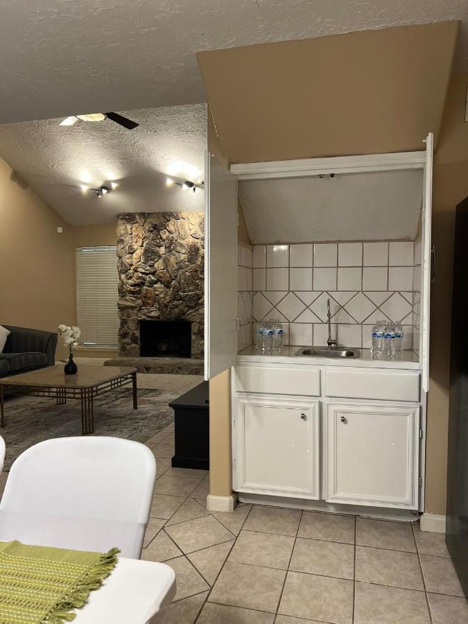 Centrally Located Houston Retreat! Sleeps 8, 10 Min To Downtown, Free Parking Екстериор снимка
