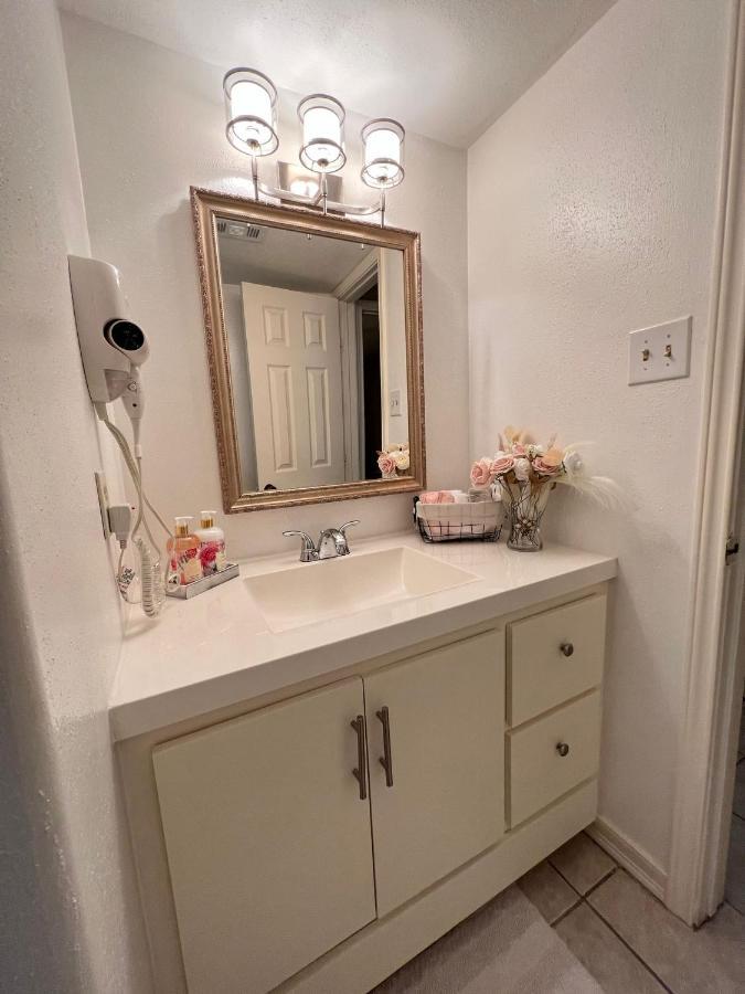 Centrally Located Houston Retreat! Sleeps 8, 10 Min To Downtown, Free Parking Екстериор снимка